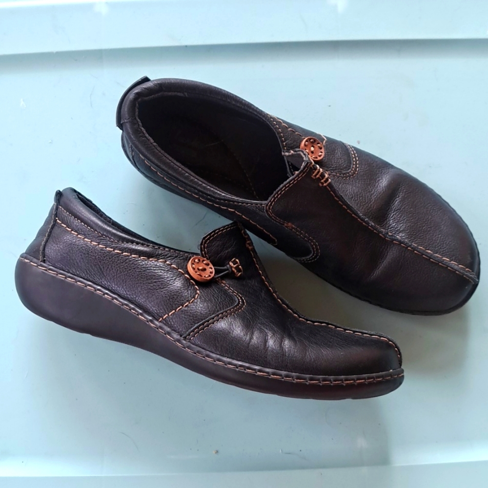 Black Clark's Clogs